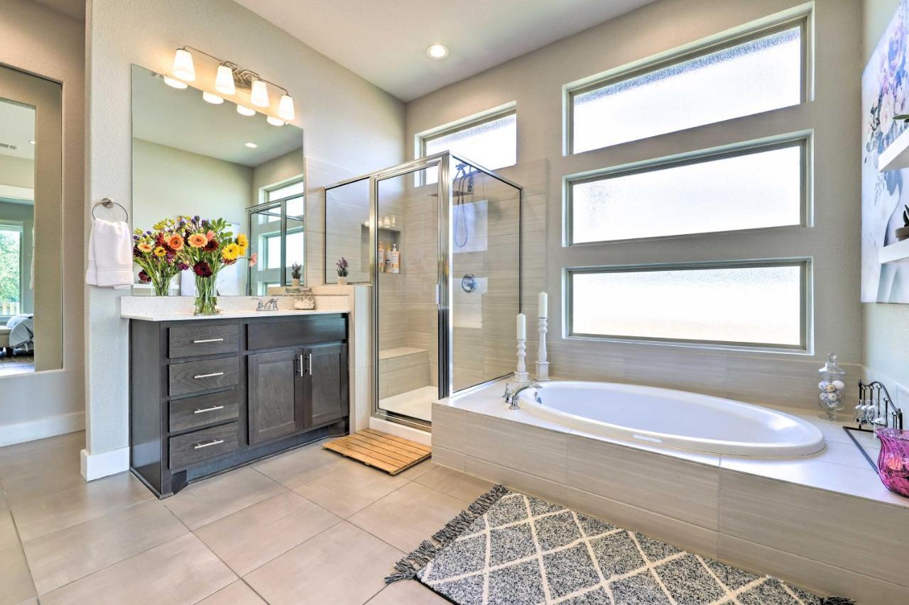 Upscale Austin Area Escape Families Welcome! Dış mekan fotoğraf